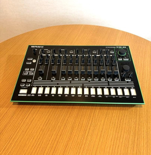 Roland aira rhythm - roland, tr-8