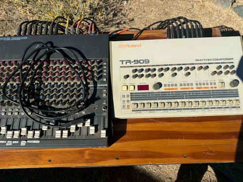 Roland 909 drum machine - roland, tr-909