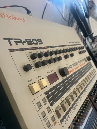 Roland tr909 exellent - roland,