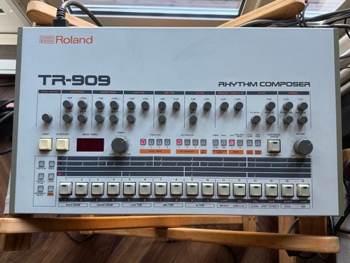 Roland 909 rhythm composer - rhythm,